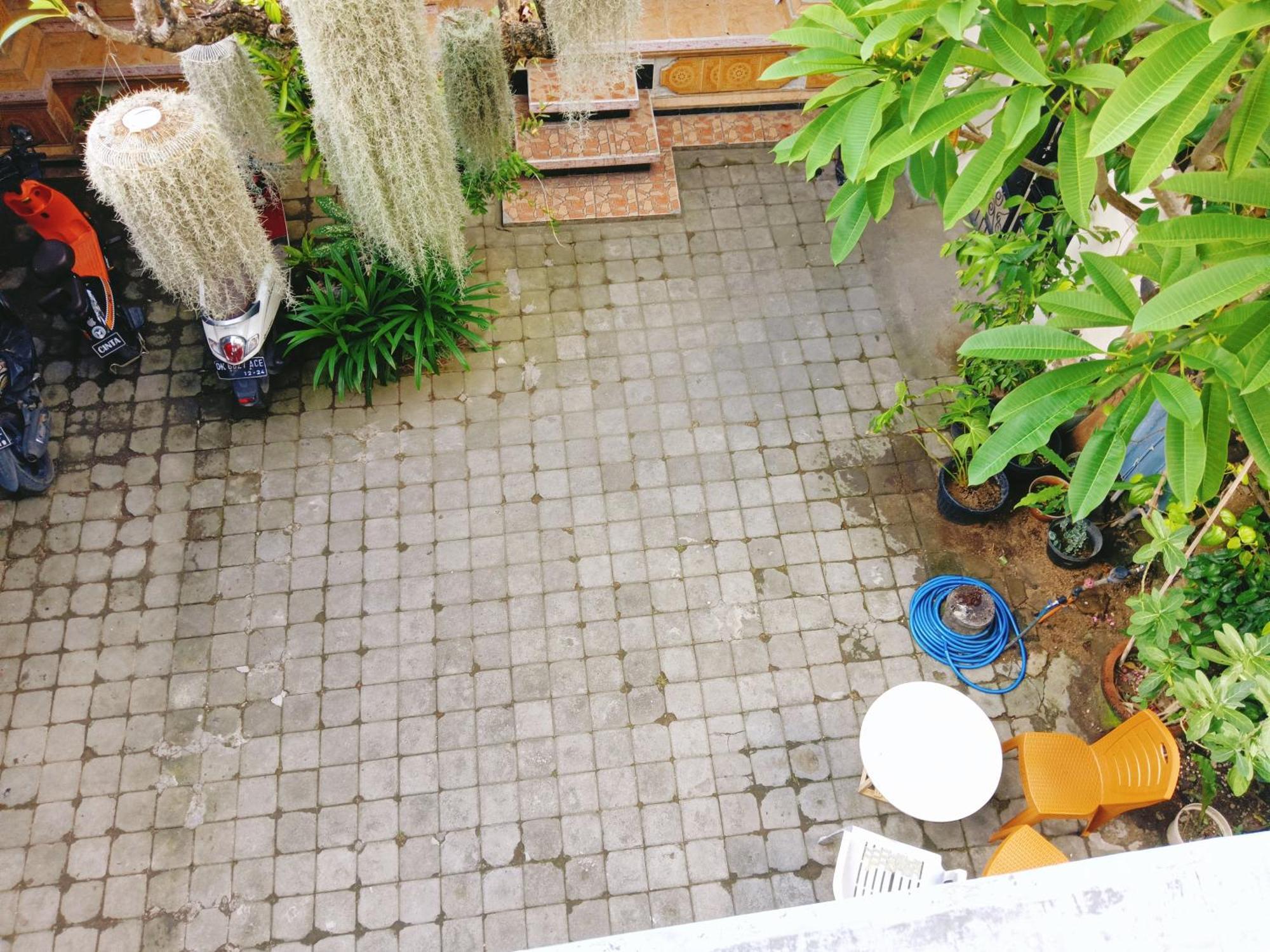 Mama Mega Homestay Pesanggaran Exterior photo