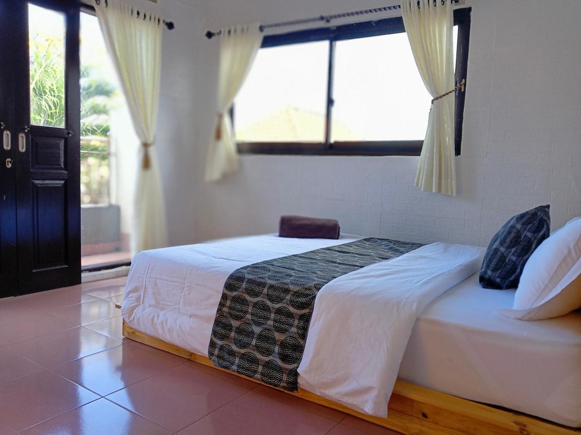 Mama Mega Homestay Pesanggaran Exterior photo