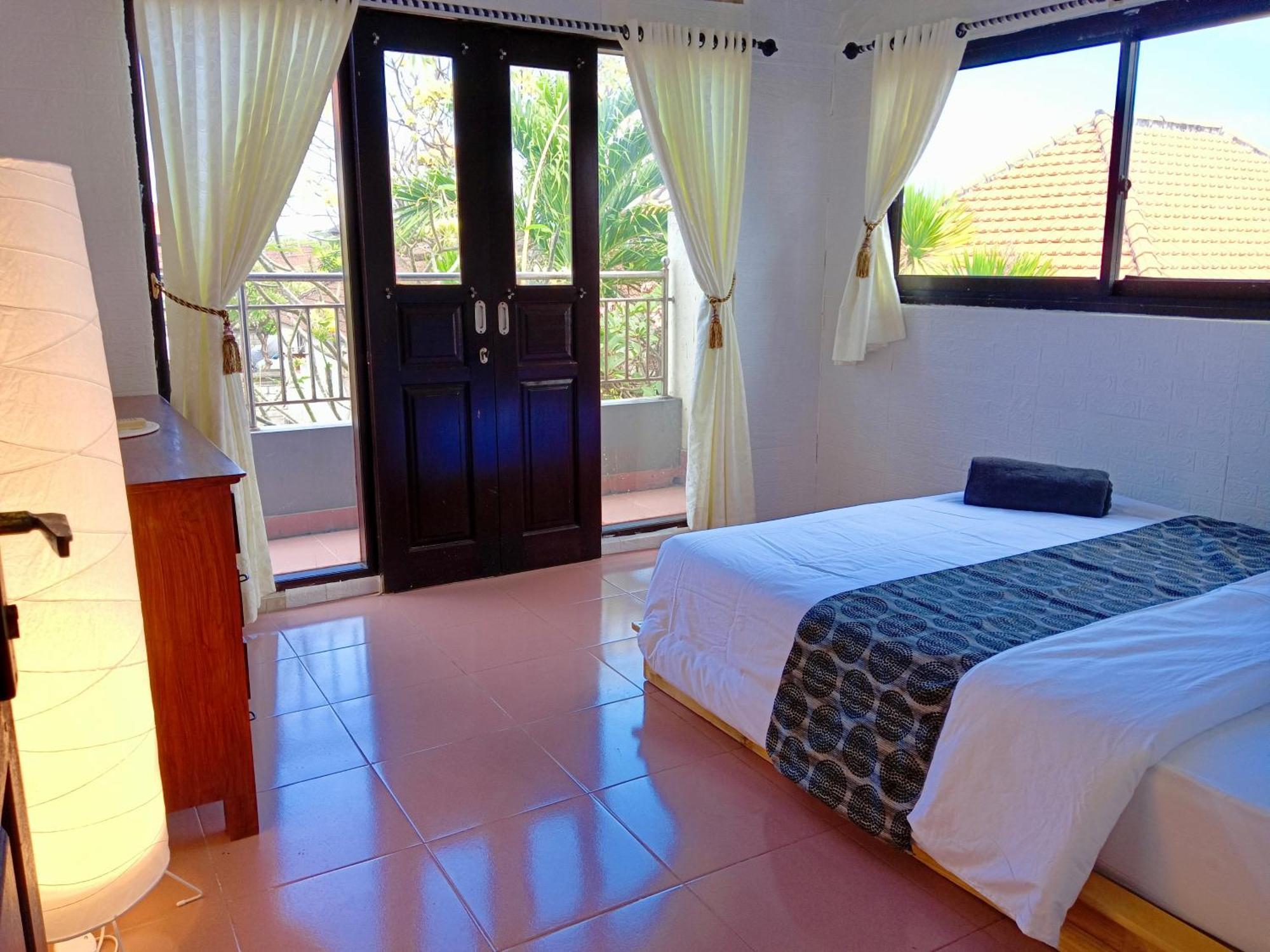 Mama Mega Homestay Pesanggaran Exterior photo