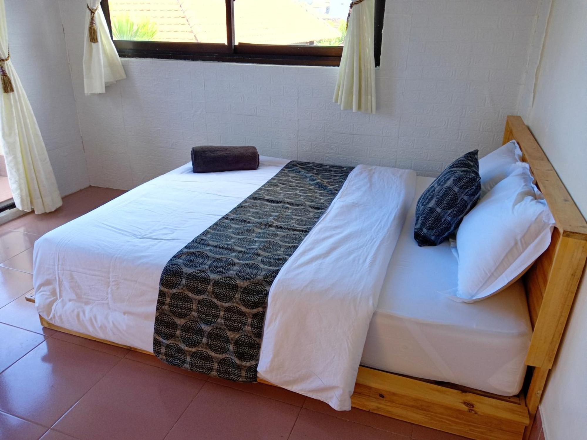 Mama Mega Homestay Pesanggaran Exterior photo