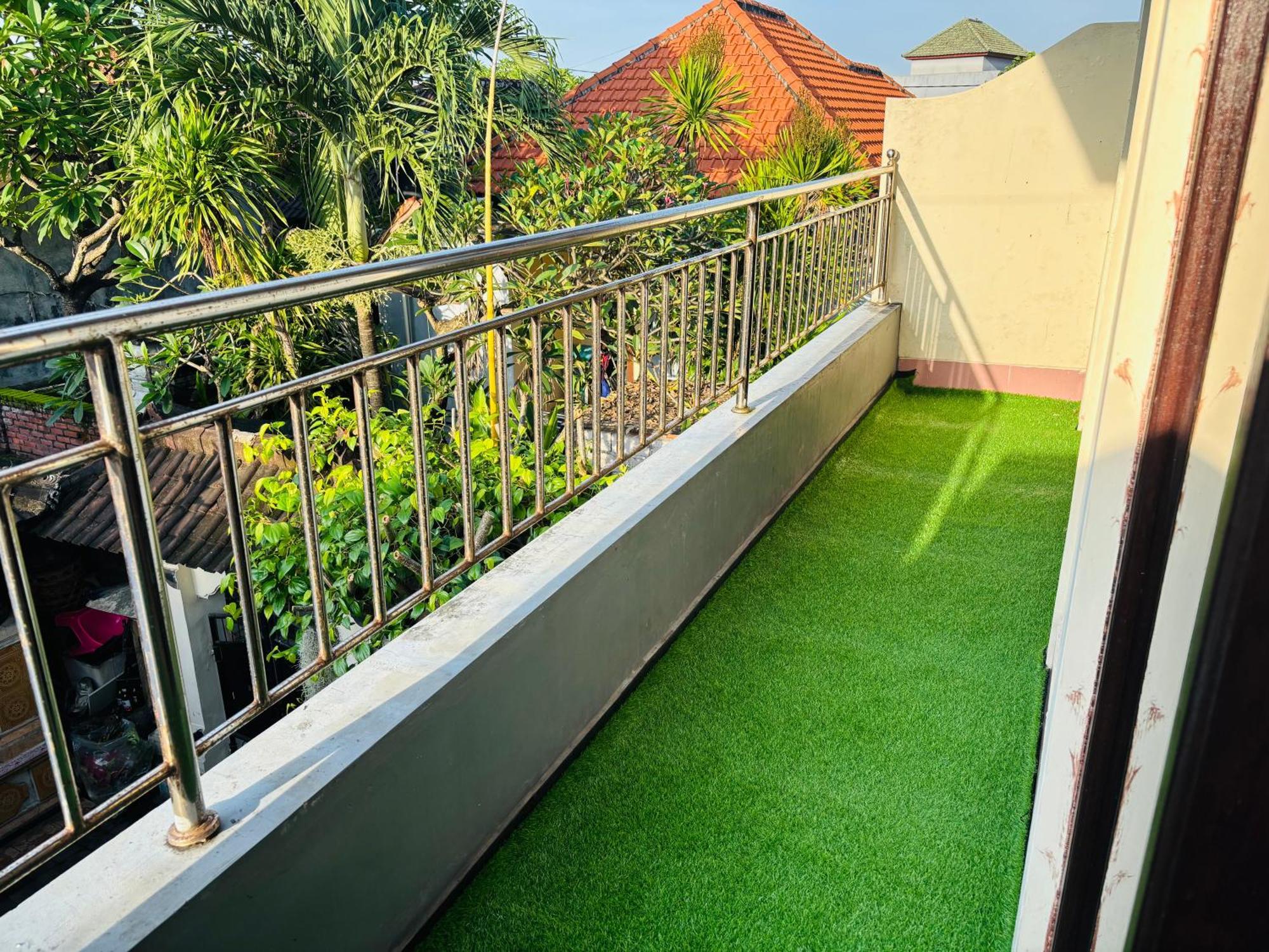 Mama Mega Homestay Pesanggaran Exterior photo